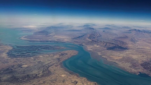 إيران: يمكن للسفن العبور من مضيق هرمز بالتنسيق مع طهران