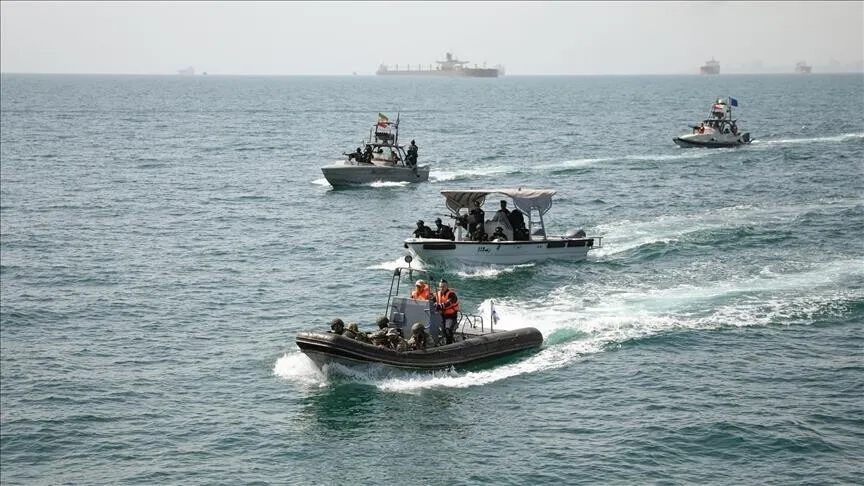 الجيش الإيراني والحرس الثوري ينفيان عبور قطع بحرية أمريكية مضيق هرمز