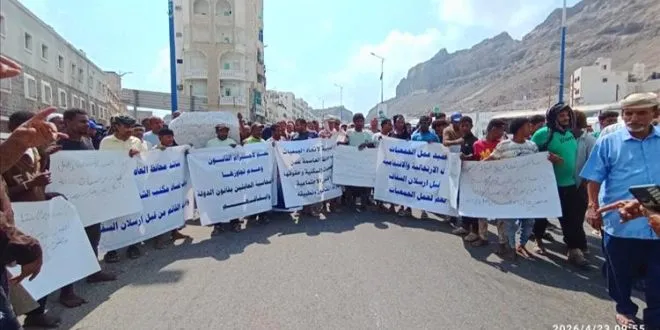 عدن.. احتجاجات للمطالبة بإقالة مدير مكتب الشؤون الاجتماعية والعمل