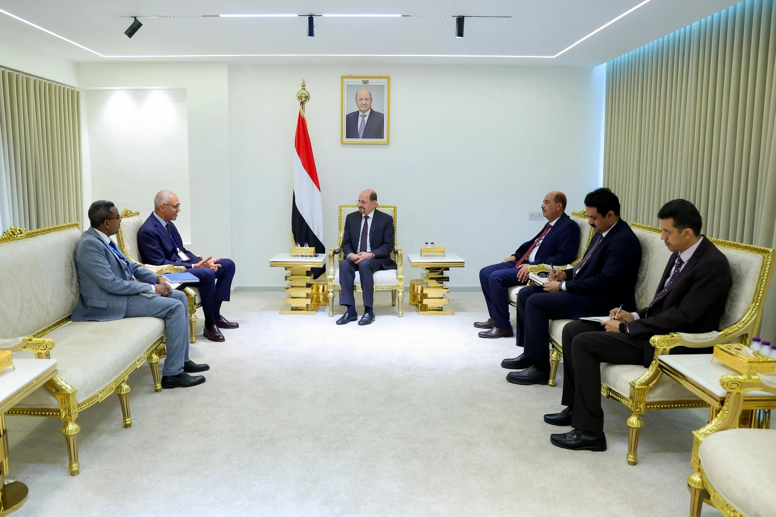 خلال لقائه بوكيرا.. رئيس الوزراء اليمني يؤكد على ضرورة تطوير الشراكة مع الأمم المتحدة