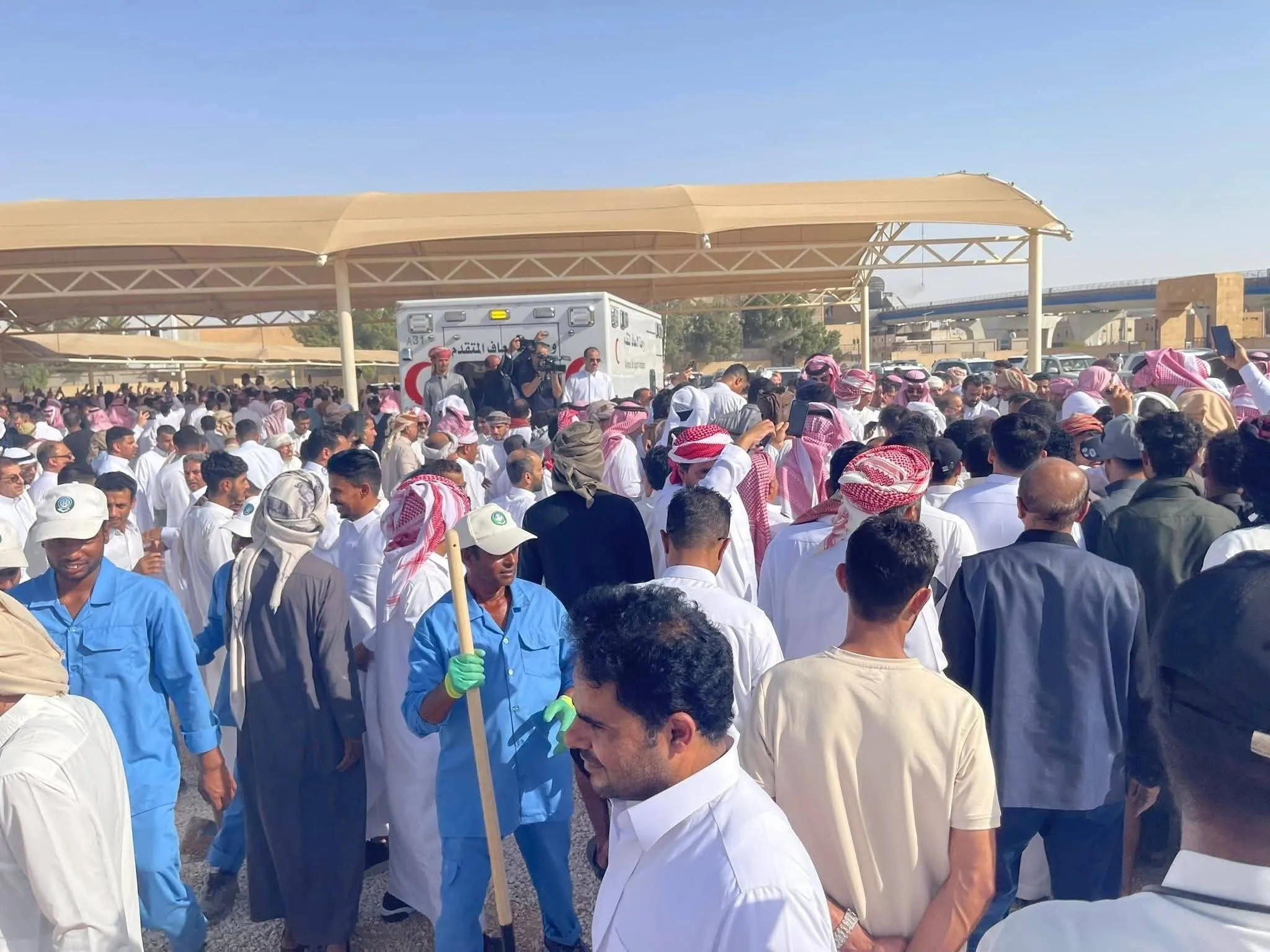 تشييع مهيب لجثمان الرئيس هادي إلى مثواه الأخير في مقبرة 