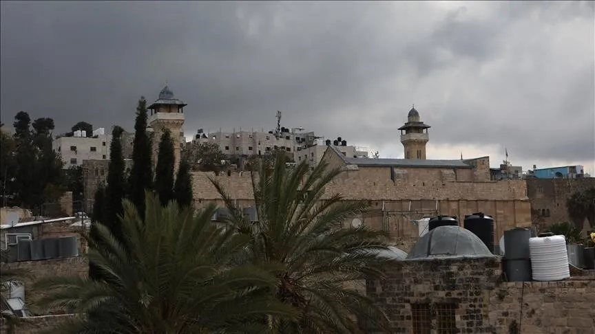 حماس: إغلاق إسرائيل للمسجد الإبراهيمي انتهاك لحرية العبادة
