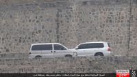 شاهد صور جديدة للسيارة المفخخة التي استهدفت محافظ عدن قبل وخلال انفجارها