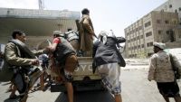 إب: اشتباكات بالأيدي وتوتر بين الحوثيين في مكتب الجوازات