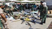 القوات الأمنية بمدينة عدن تصادر كميات من الاسلحة خلال مداهمتها لأسواق بيع السلاح