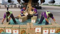 إب  : منظمة الصليب الاحمر تدعم الالاف من أبناء ذي السفال ونازحين من تعز بالخبز (فيديو)