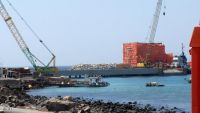 محافظ سقطرى يدشن العمل في مشروع توسعة ميناء حولاف بالمحافظة