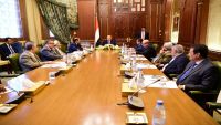 الرئيس هادي يترأس اجتماعاً بمستشارية بحضور الأحمر وبن دغر