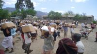 توزيع 13500 سلة غذائية على المتضررين بتعز مقدمة من مركز الملك سلمان للإغاثة الإنسانية