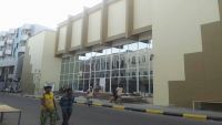 عدن: مجاميع مسلحة تنهب مكيفات المكتبة الوطنية في كريتر
