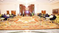 الرئيس هادي يصل جيبوتي ويعقد جلسة مباحثات مع الرئيس إسماعيل جيلة