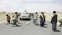 عمران.. مواطنون يقطعون الطريق الرئيسي في مديرية القفلة احتجاجا على إهمال الحوثيين للجرحى والأسرى