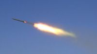 دفاعات التحالف تعترض صاروخاً باليستياً أطلقه الحوثيون على المخا