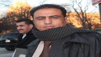 مسلحان يشهران السلاح على الصحفي عبدالعزيز المجيدي بعد محاولة نهب سيارته بتعز