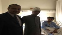 السفير اليمني في مسقط يزور اليمنيين المصابين ويؤكد مساندته لهم