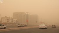 موجة غبار شديدة تضرب عدة محافظات يمنية والأرصاد يحذر