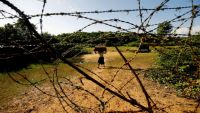 ميانمار تلغم حدودها مع بنغلادش لمنع عودة الروهينغا