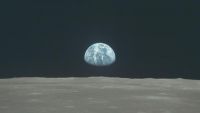 اكتشاف كهف ضخم تحت سطح القمر