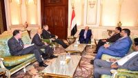 هادي والسفير الأمريكي يناقشان جهود السلام باليمن