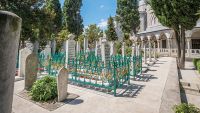 ﻿الأتراك ينفقون مليارات الدولارات على بناء القبور وتشكيلها