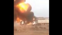 المحويت.. مشرف حوثي يحرق ثلاث شاحنات وقود رفض مالكها دفع مجهود حربي (فيديو)
