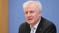 وزير الداخلية الألماني الجديد: الإسلام لا ينتمي إلى بلادنا