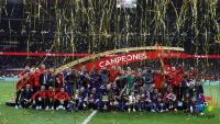 برشلونة بطل كأس الملك للمرة الثلاثين بتاريخه .. شاهد الإحتفال