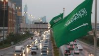 فايننشال تايمز: مؤشرات عودة سعودية للمدخل التقليدي الحذر في السياسات النفطية والإقليمية