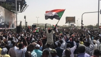 السودان.. المتظاهرون يرفضون بيان الجيش ويهتفون "تسقط تاني"