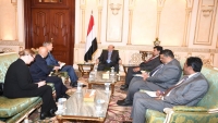 السفير الأمريكي يعلن دعم بلاده لاستقرار الأوضاع الاقتصادية في اليمن