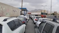 الحكومة تتهم الحوثيين باحتجاز أكثر من 200 شاحنة غذاء ووقود