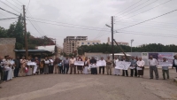 معلمو صنعاء يحتجون أمام مقر الأمم المتحدة للمطالبة بصرف الرواتب