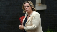جونسون يتلقى ضربة جديدة اثر استقالة وزيرة العمل البريطانية امبر رود