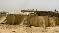 الحوثيون يقصفون مخيما للنازحين غربي تعز