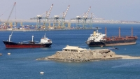 جماعة الحوثي تنفي وصول أي سفينة إلى ميناء الحديدة