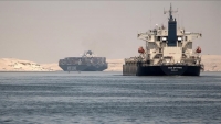مصر.. بدء التحقيقات في أسباب جنوح السفينة بقناة السويس