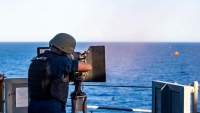 حرب القوارب المفخخة في البحر الأحمر.. كيفية مواجهة التكتيكات البحرية الحوثية؟ (ترجمة خاصة)