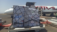 وصول أكثر من سبعة أطنان من لقاحات الأطفال إلى مطار صنعاء