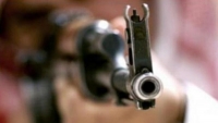 مقتل وإصابة أربعة أشخاص بينهم إمرأة برصاص مسلح في إب