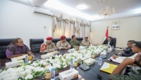 رئيس الحكومة يلتقي العسكرية الرابعة وقيادات محلية لمناقشة إستكمال تحرير بقية جبهات الضالع