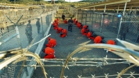 بينهم ثلاثة يمنيون.. أمريكا ستفرج عن 5 معتقلين من غوانتنامو قضوا سنوات دون تهمة