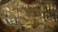 إكتشاف درع ذهبي أثري لملك يمني قبل الميلاد بمحافظة الجوف "صورة"