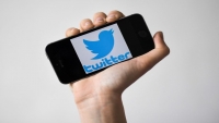 "تويتر" يتلقى آلاف الطلبات الحكومية لإزالة محتوى مستخدمين