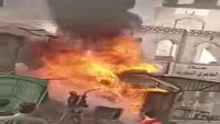 حريق هائل في سوق سوداء للمشتقات النفطية بحزم العدين غربي إب