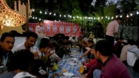 "الخير من كل بيت"... مبادرة إفطار جماعي في اليمن