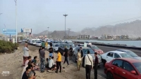 عدن..  مواطنون ينفذون وقفة احتجاجية بمركباتهم تنديدا بارتفاع أسعار الوقود