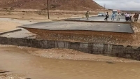 بسبب سيول الأمطار.. توقف وقطع حركة السير في الخط الدولي بين شحن والغيضة بالمهرة
