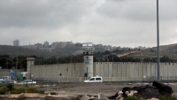 إسرائيل تعتقل شقيقة أسير فلسطيني بزعم طعنها مجندة في سجن ريمون