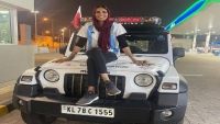 أم هندية لخمسة أطفال تسافر من بلدها بسيارتها الخاصة إلى قطر لحضور كأس العالم (فيديو)