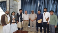 فريق حقوقي يسلّم طارق صالح تقريراً يثبت ضلوع وكالات أممية بتمويل زراعة الألغام في اليمن